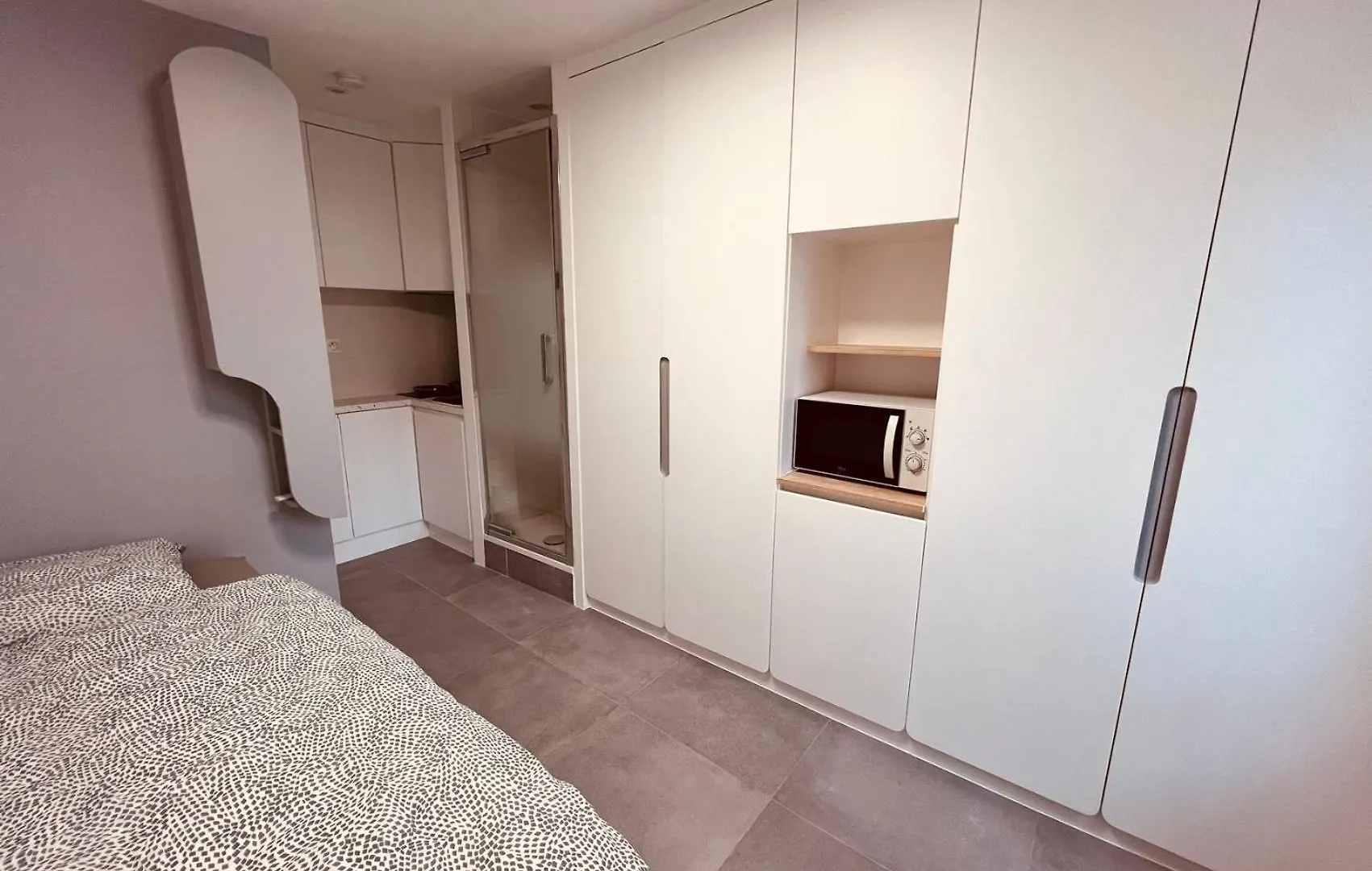 Charming Studio Near Chatelet Saint Sauveur Paris
